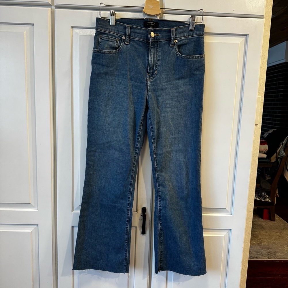 Banana Republic Factory- Cropped Bootcut- Raw Hem. Size 4